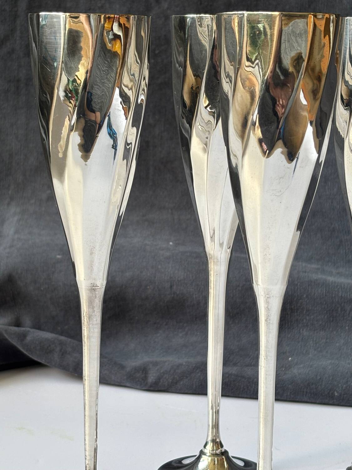 Flûtes à champagne art déco en métal argenté
