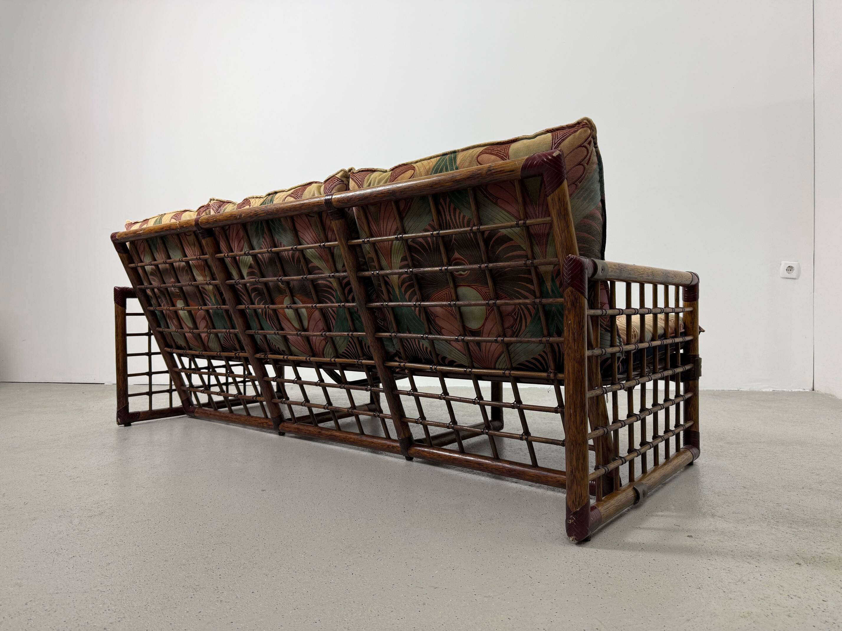 Canapé italien des années 1970 en bambou, rotin, laiton et tissu style Liberty