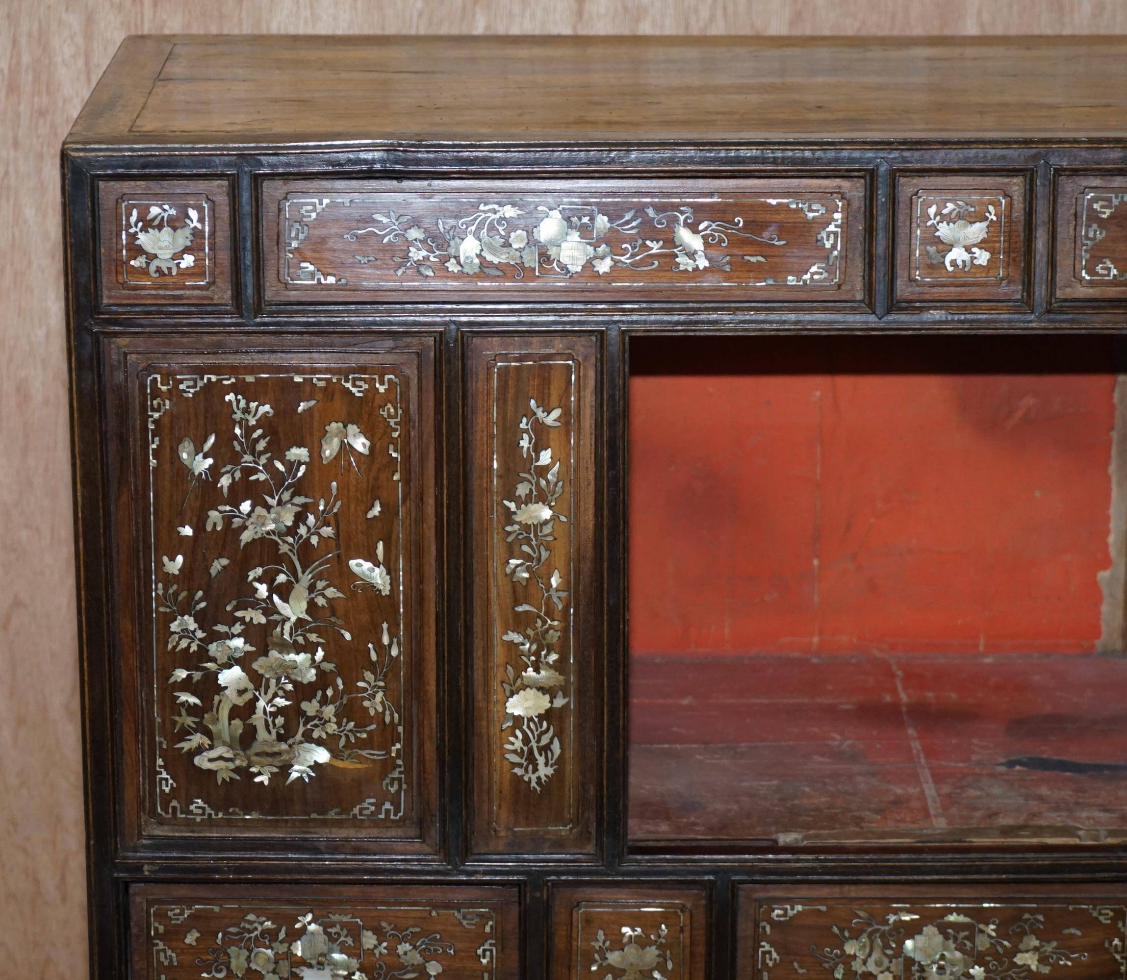 19th-century Chinese cabinet inlaid with mother-of-pearl