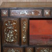 19th-century Chinese cabinet inlaid with mother-of-pearl