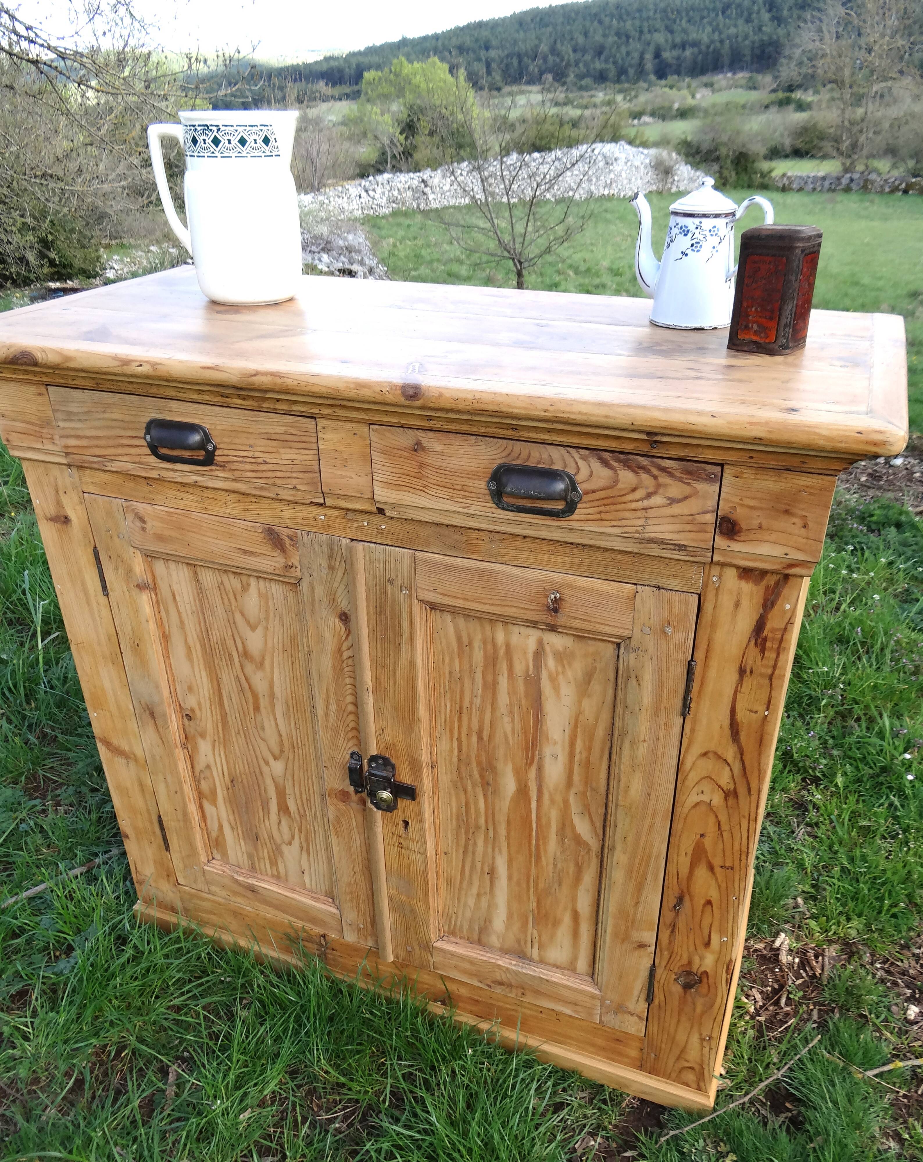Buffet ancien style campagne