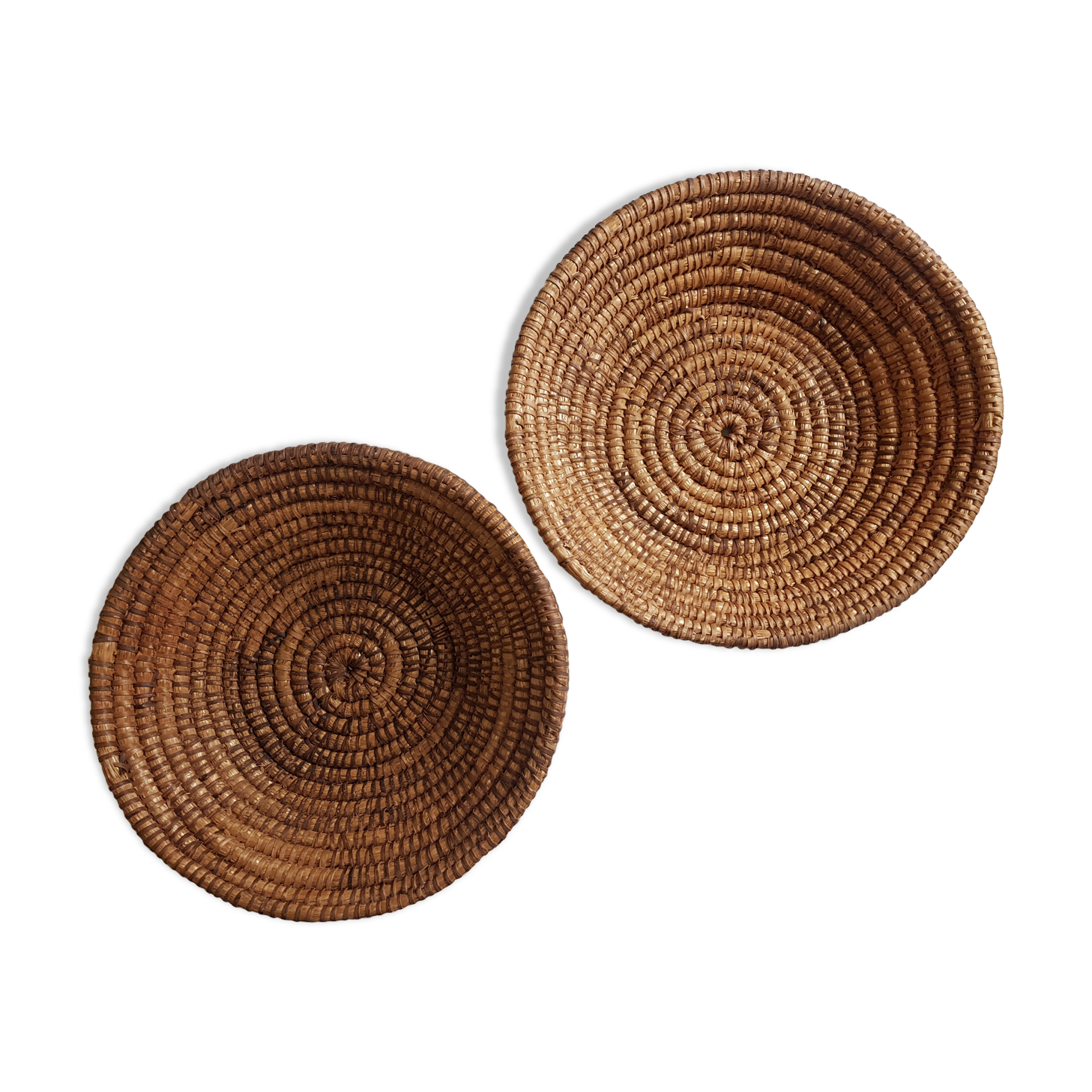 Two large baskets in vintage braided straw 50 cm in diameter