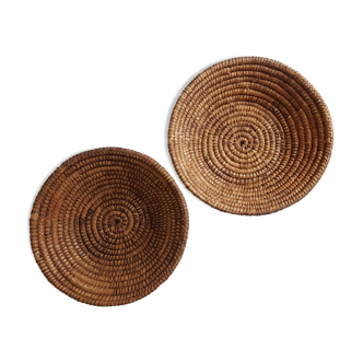 Two large baskets in vintage braided straw 50 cm in diameter