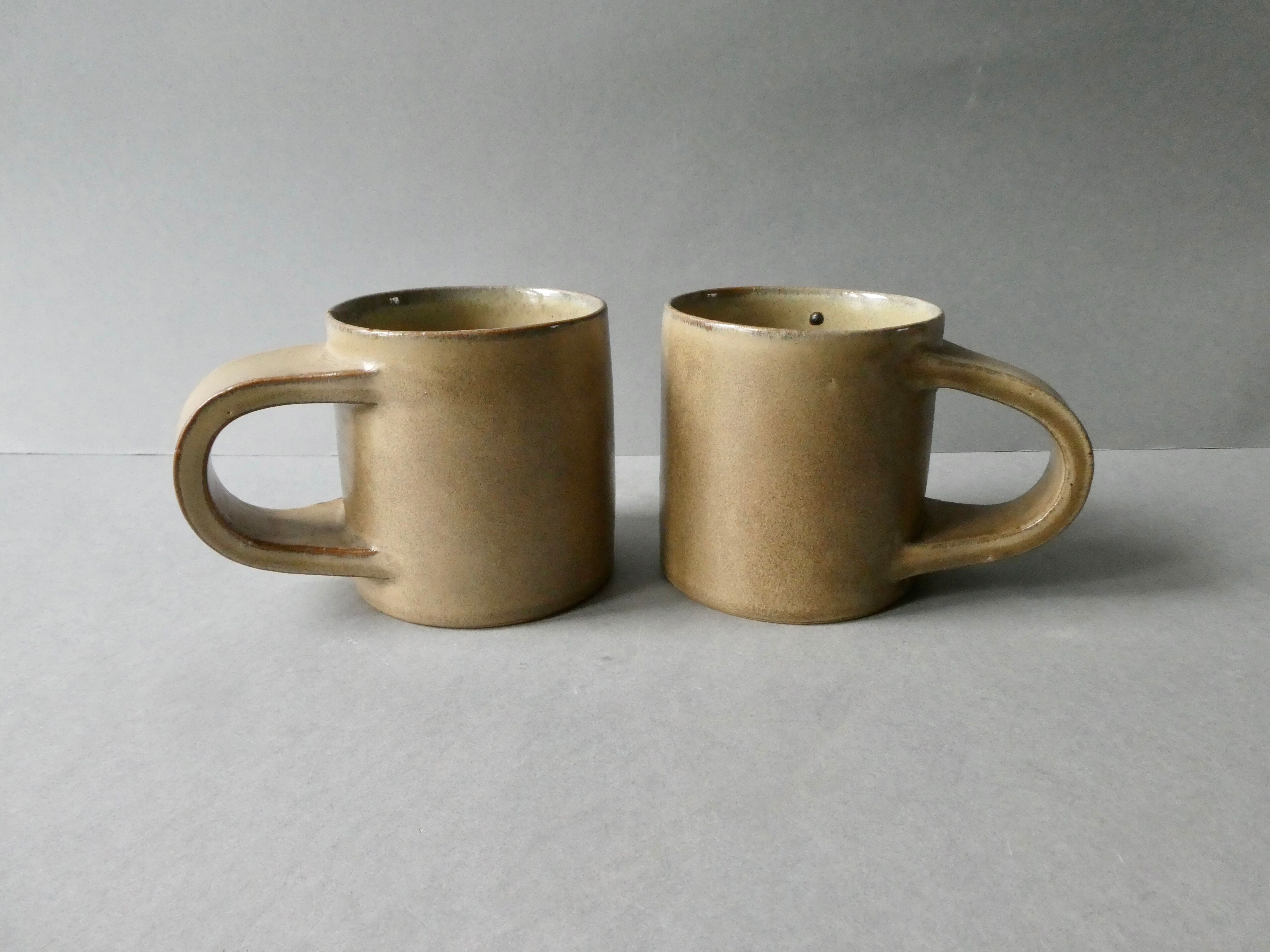 2 stoneware mugs Arts Ceram Grands fires, Puisaye sandstone
