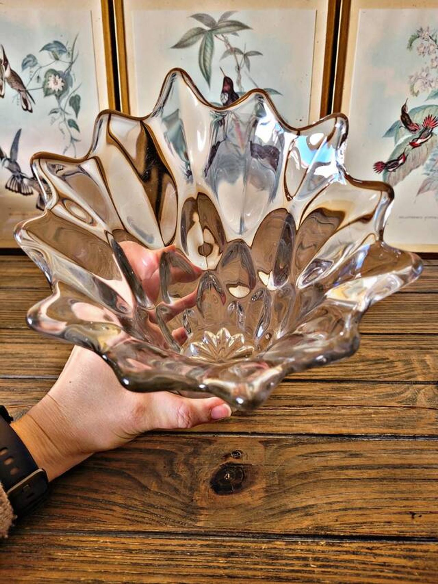 Flared glass vase in the shape of a flower / corolla, bubble effect in the style of Vannes art.