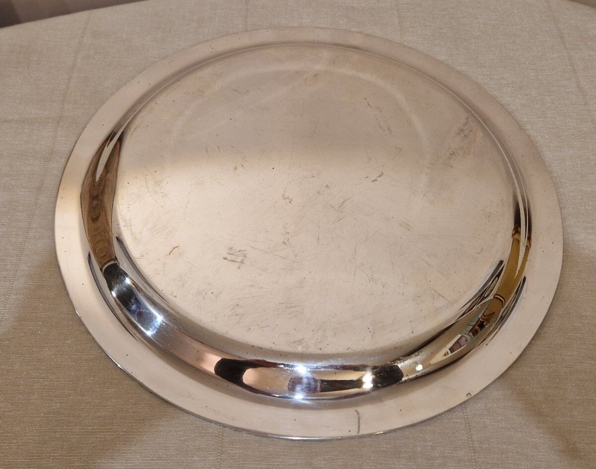 Round serving platter in silver-plated metal