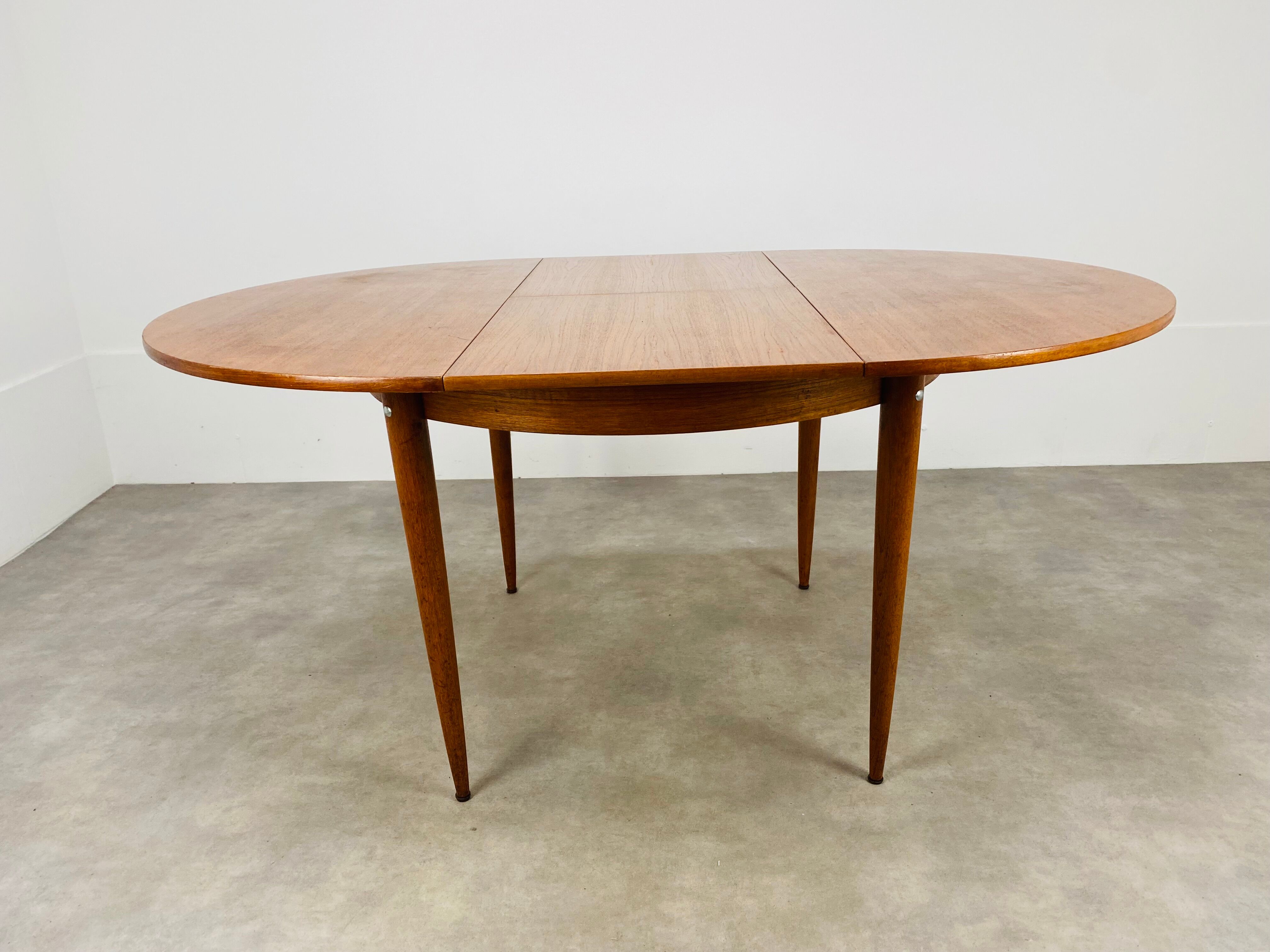 Scandinavian extendable teak table round shape 60s