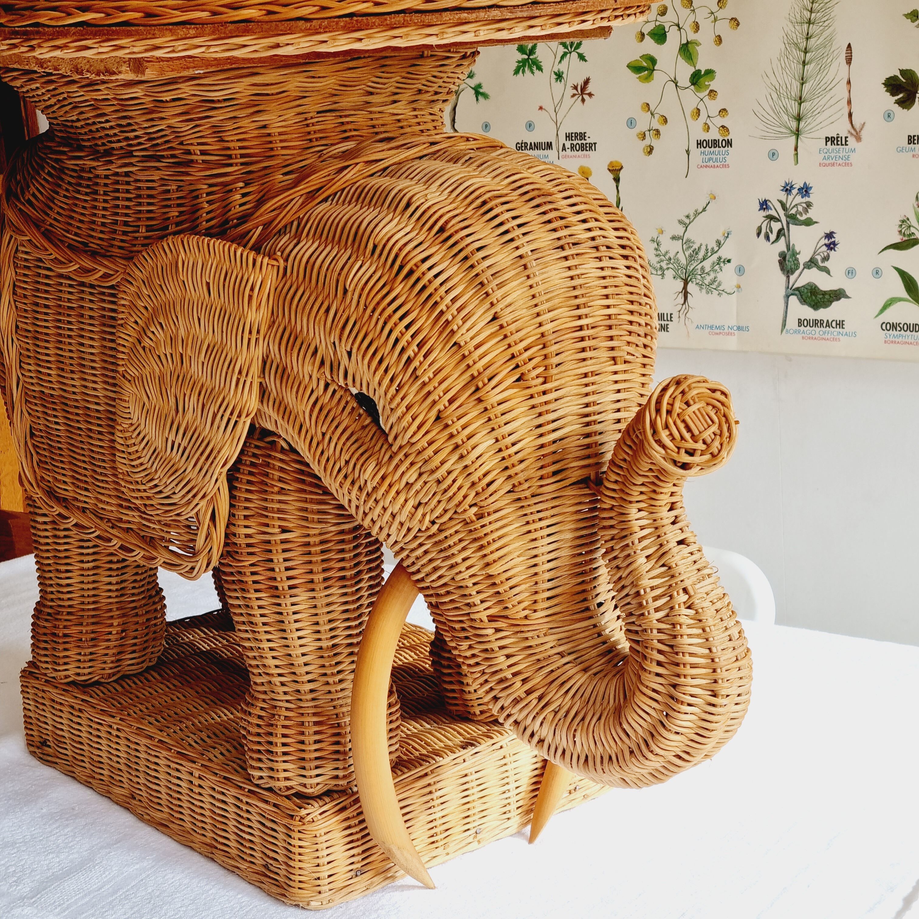 Side table or end of elephant sofa in wicker and rattan 70'