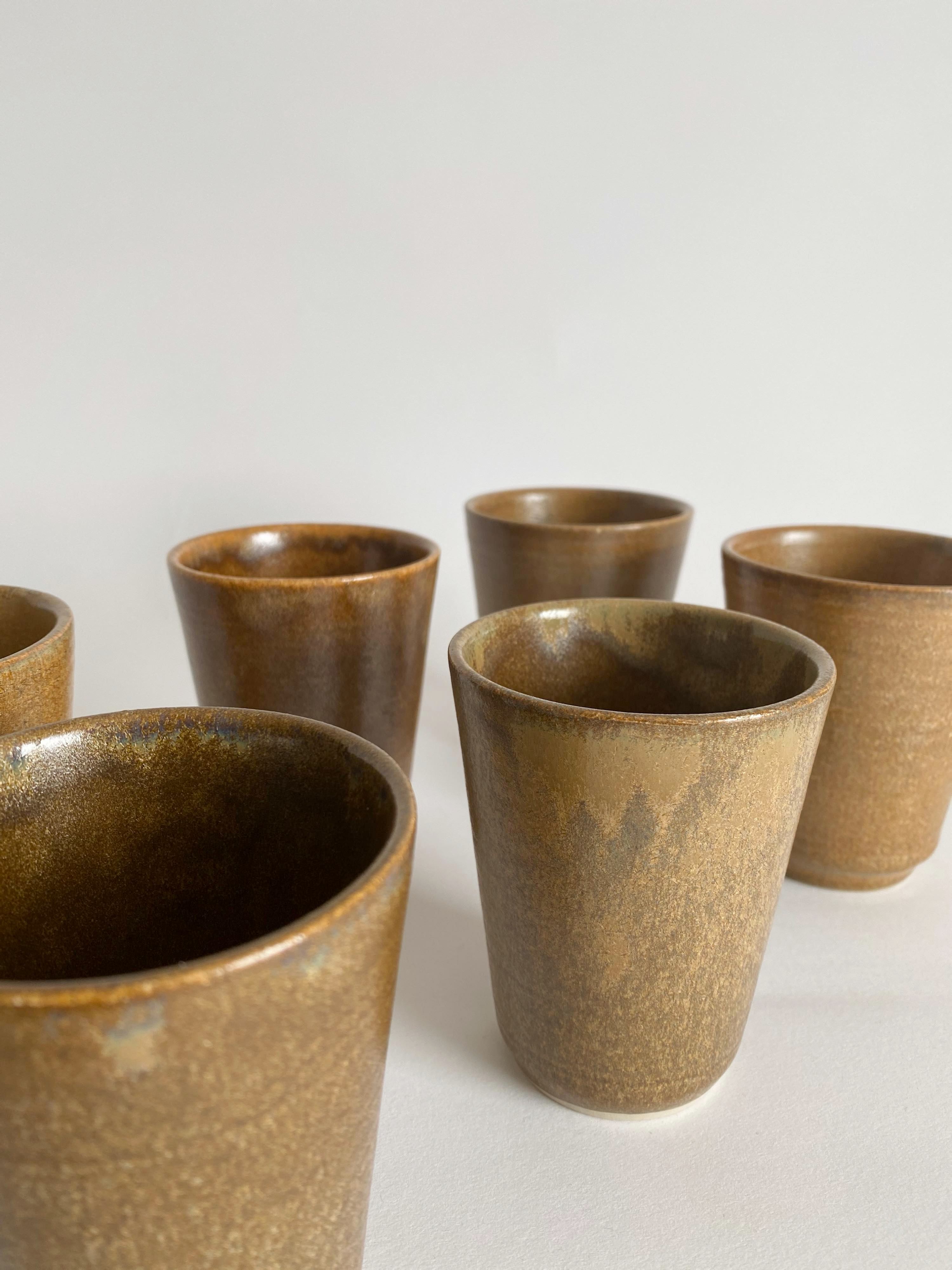 Suite of 6 sandstone glasses