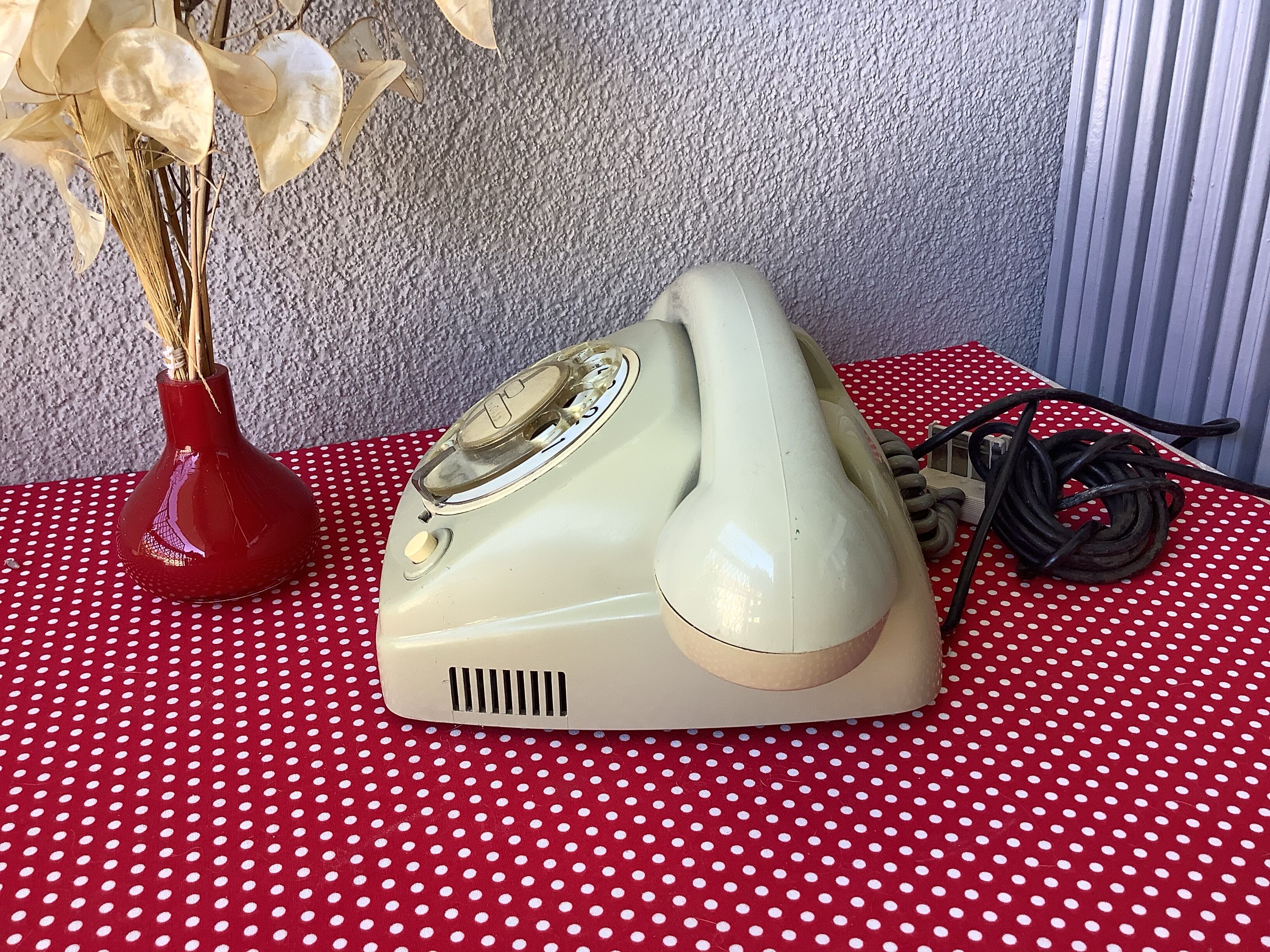 Vintage bakelite phone 50/60