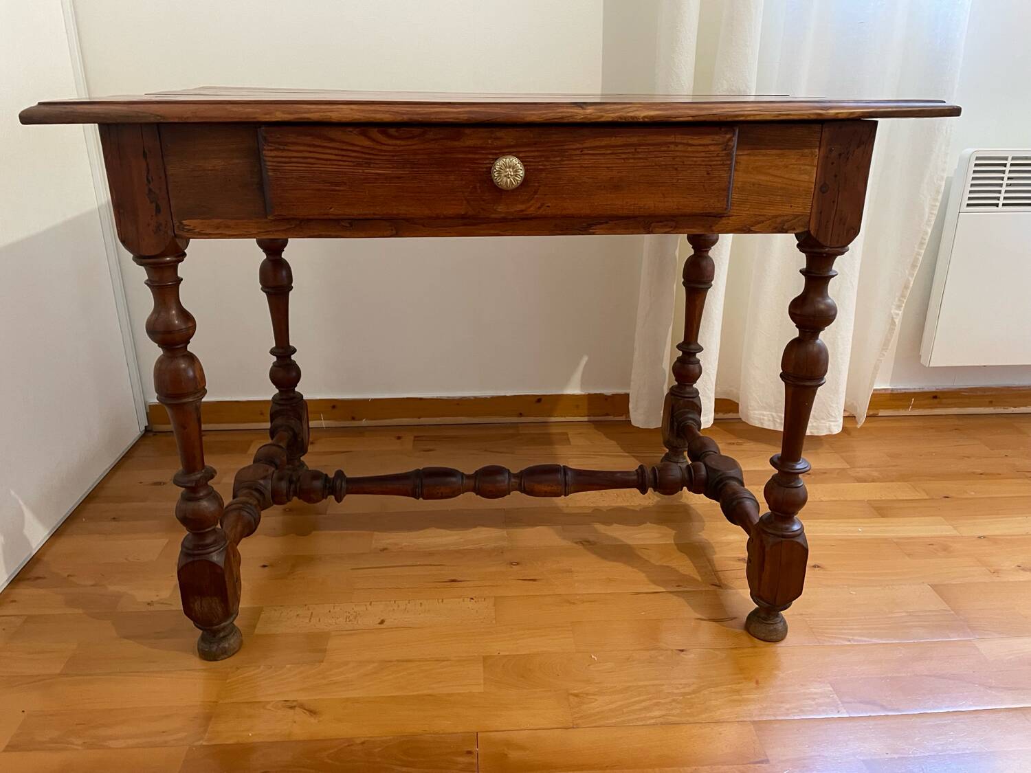 Table bureau noyer Louvic XIII