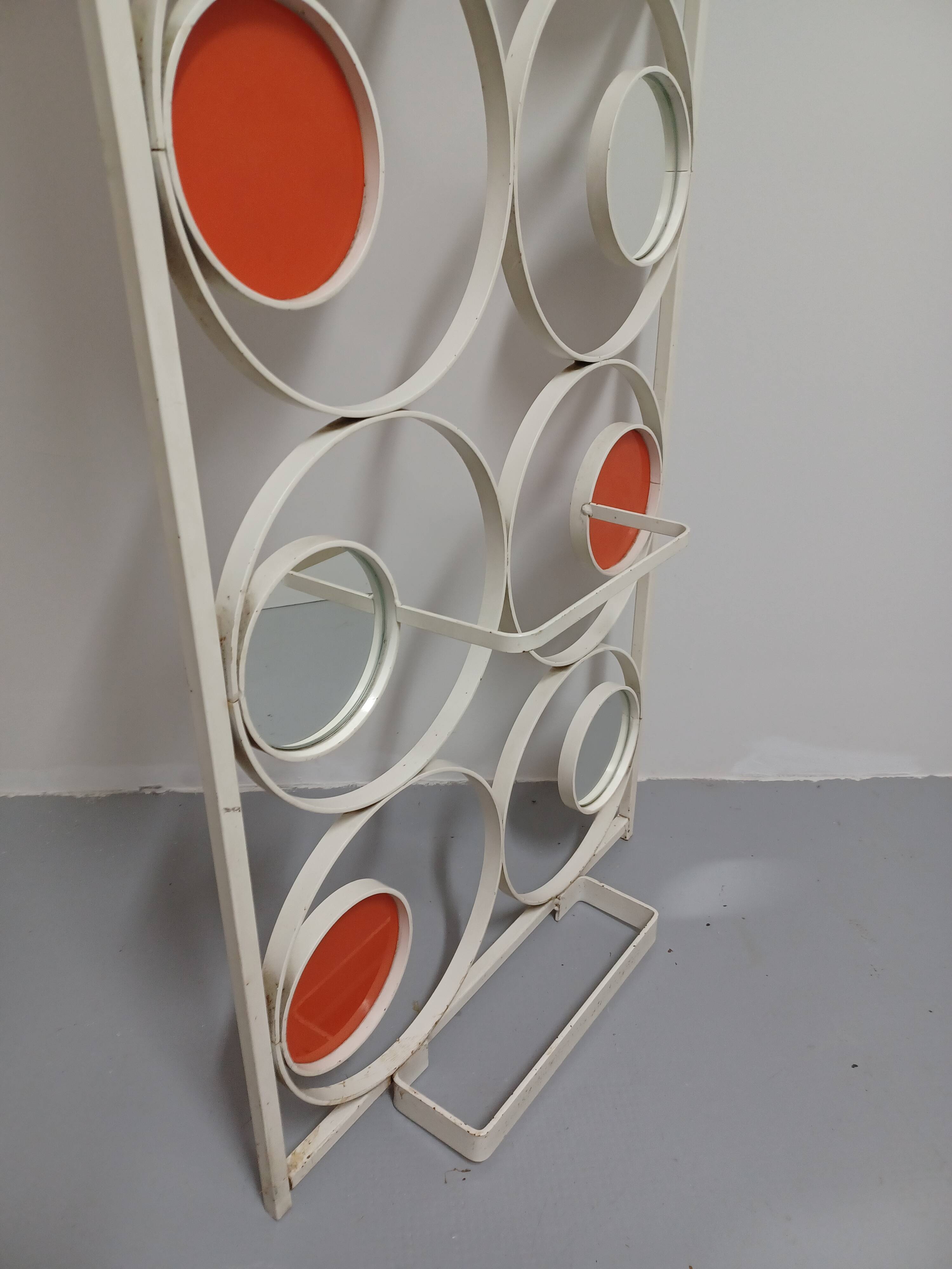 Wall-mounted locker room, 70'S