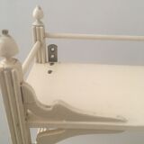 Wall-mounted shelf cabinet to hang