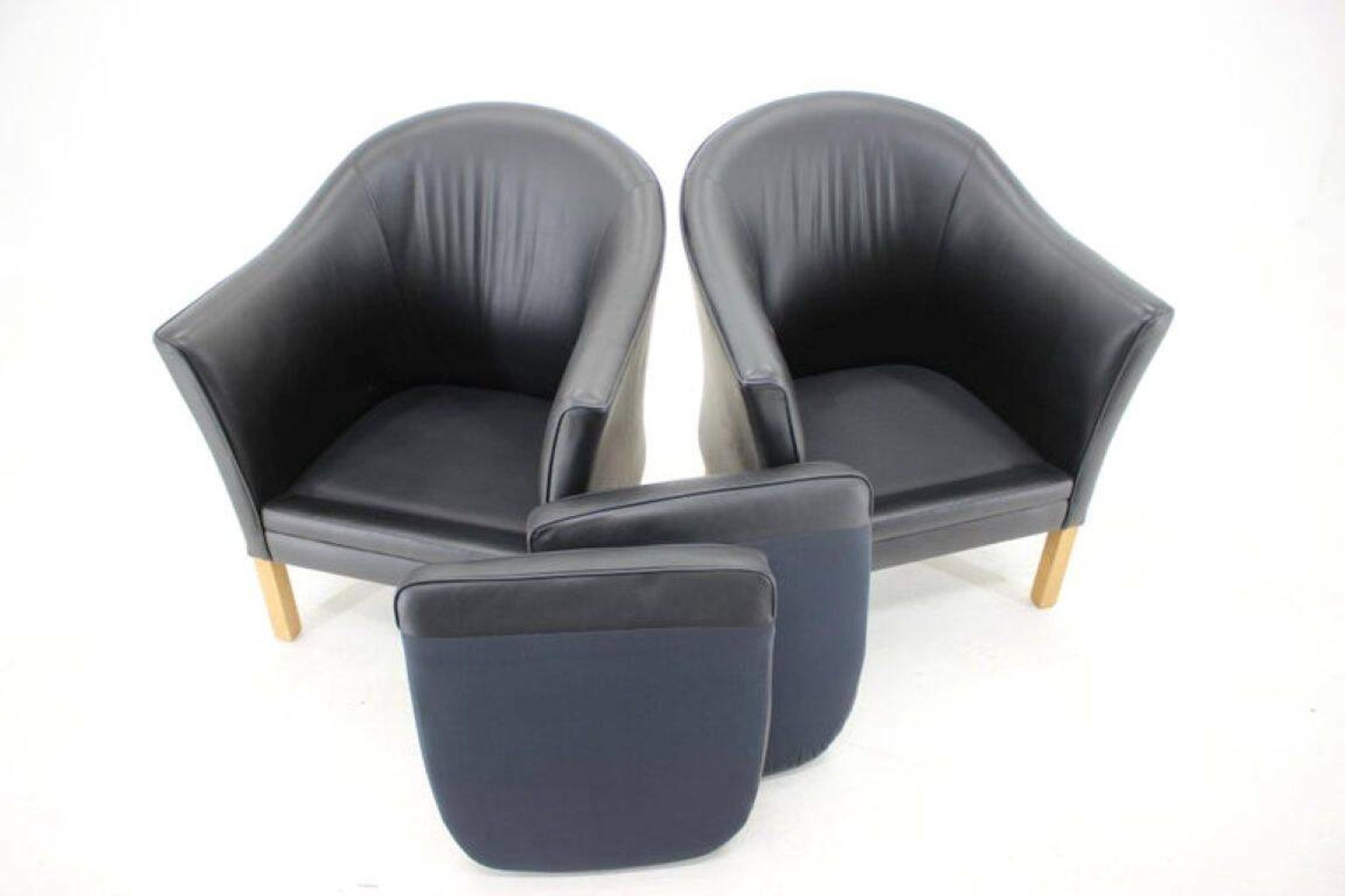 Pair of 1970s Mogens Hansen MH80 "Queen Chairs" in Black Leather and Oak