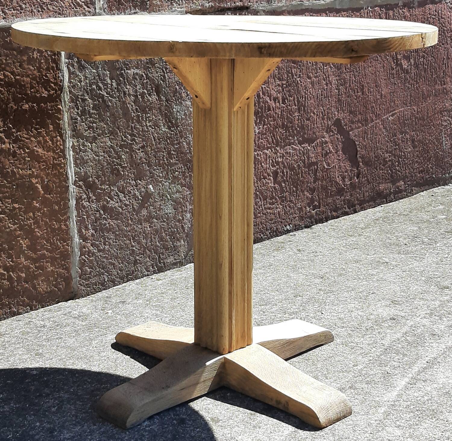 Side table or Art Deco pedestal table.