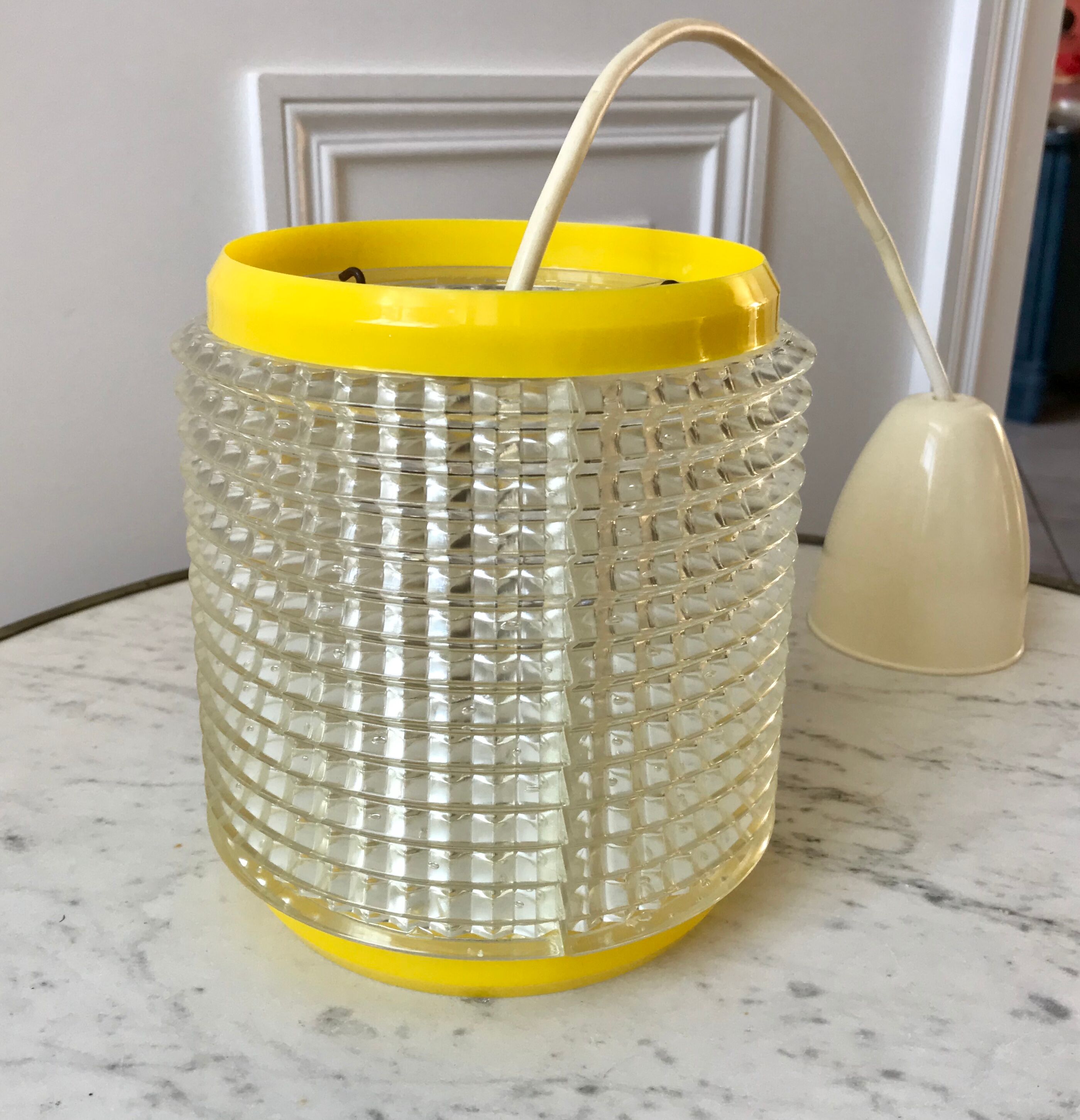 Suspension in yellow plexi and transparent 70s