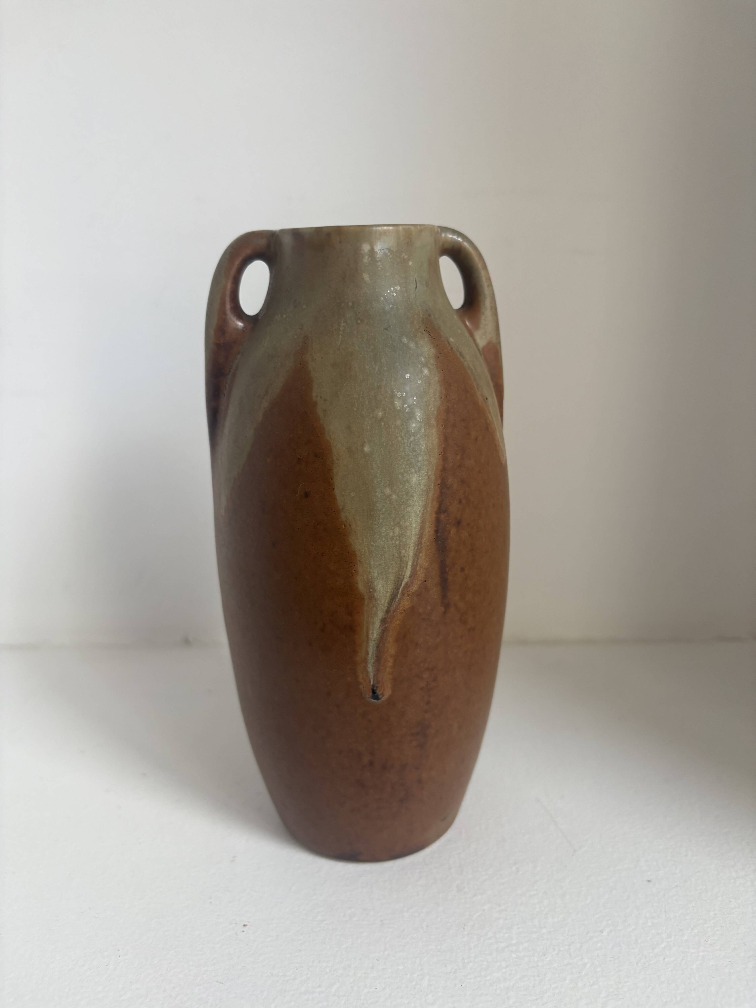 Set of 19 decorative items