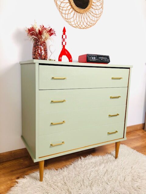 Vintage chest of drawers