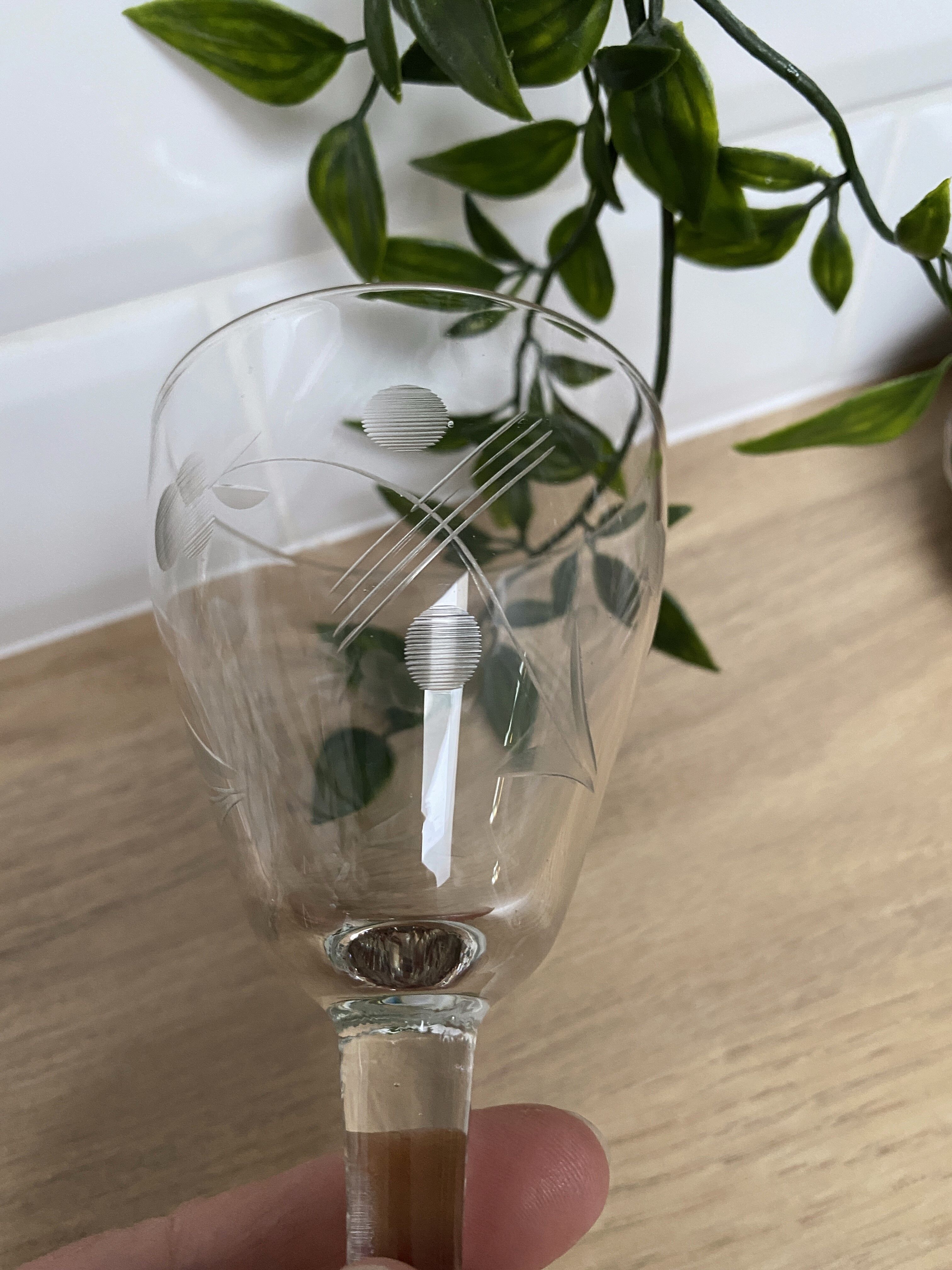 Set of 6 engraved wine glasses