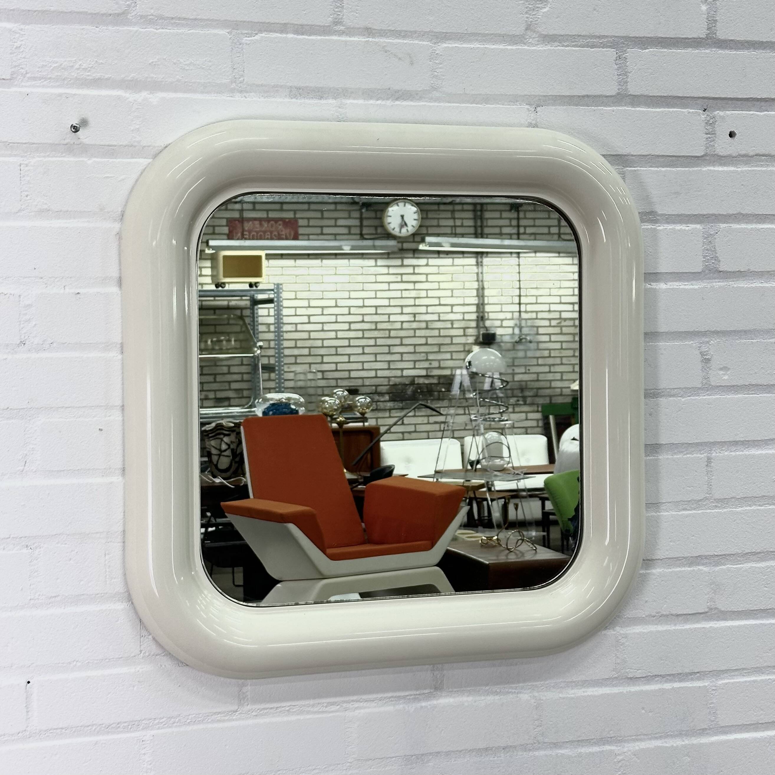 Miroir Delfo par Sergio Mazza pour Artemide