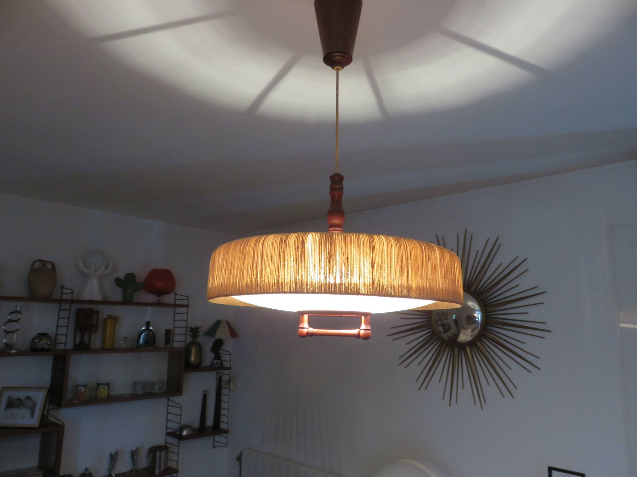 Suspension Temde en sisal et teck vers 1960
