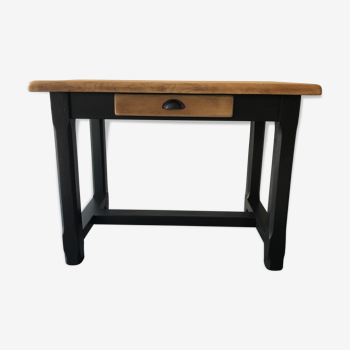 Oak country table, with stoweds