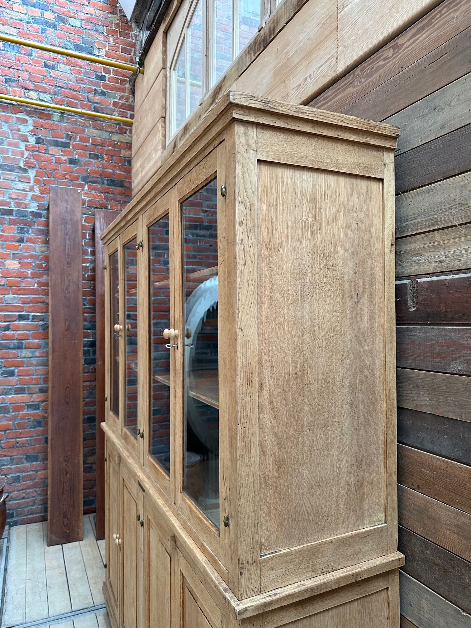 Xxth century oak bookcase