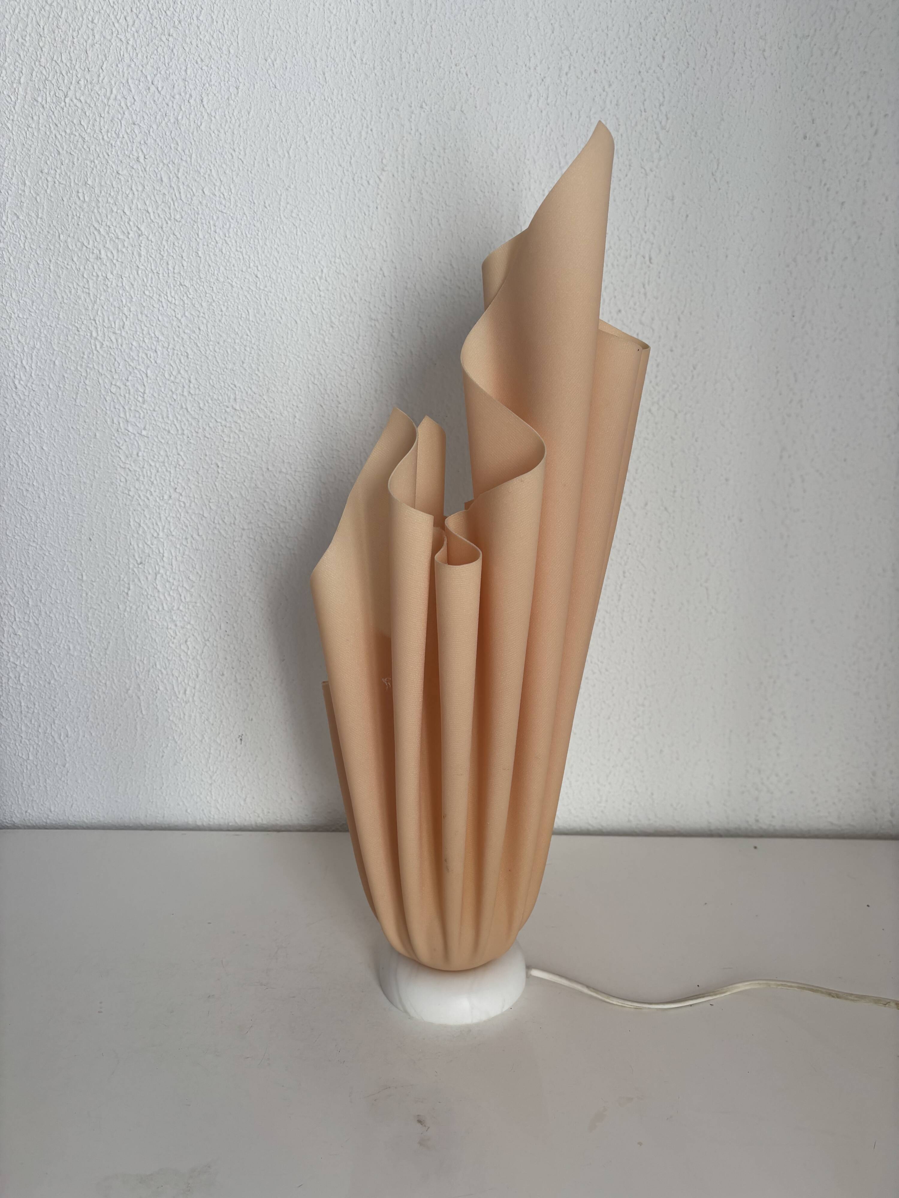 Lampe  vintage 1970 Athéna Georgia Jacob drapée saumonée - 50 cm