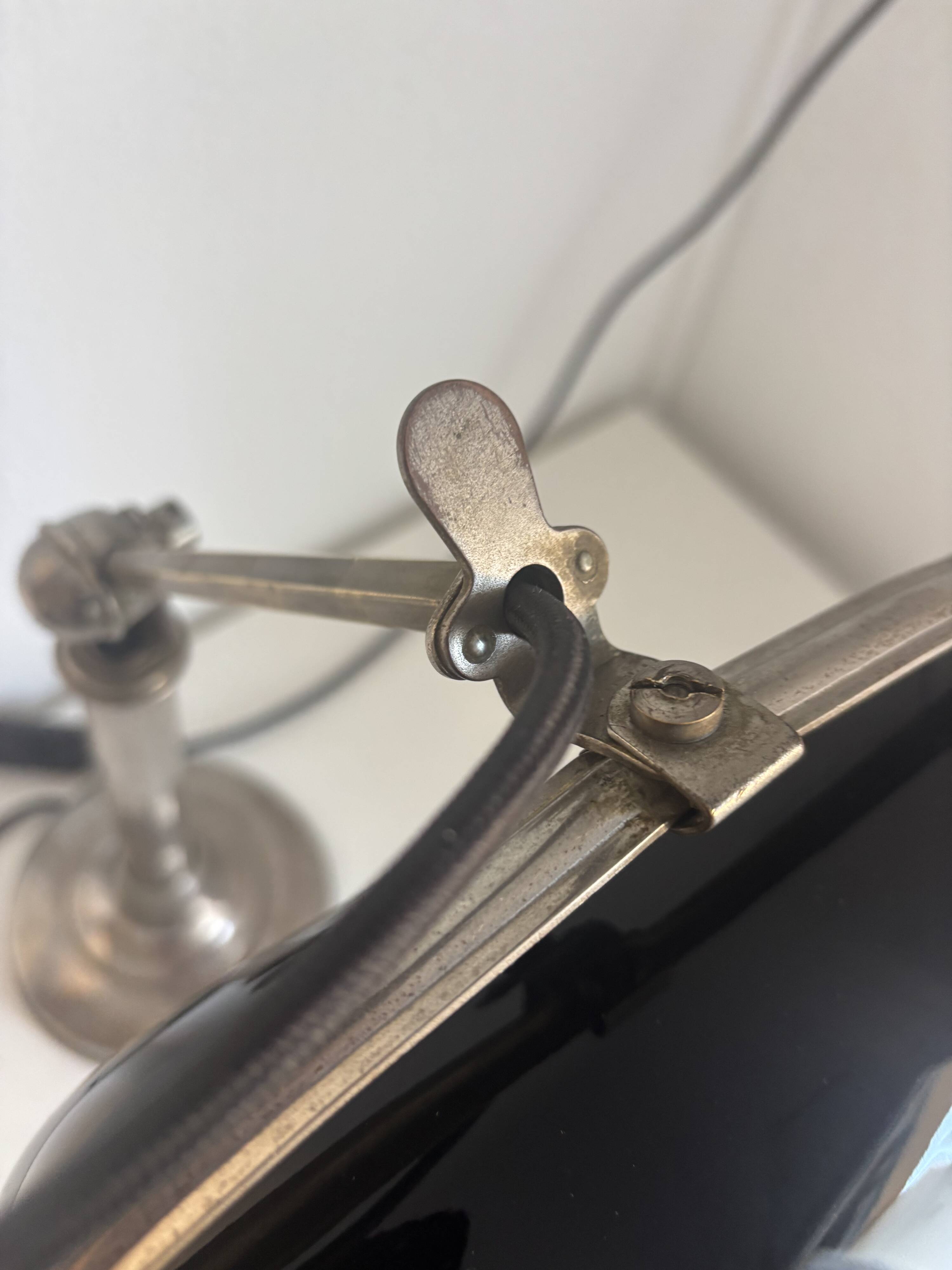 Lampe vintage 1930 Pirouett Art Déco opaline noire - 45 cm