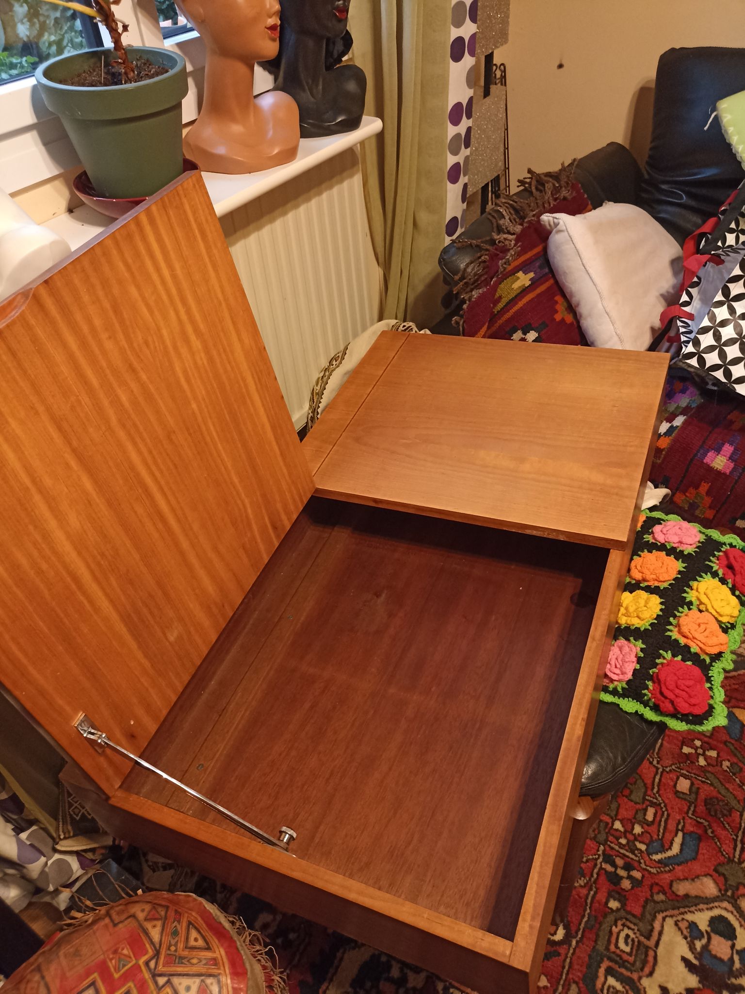 Hairdresser, vintage Monpoix extra desk for TV stand