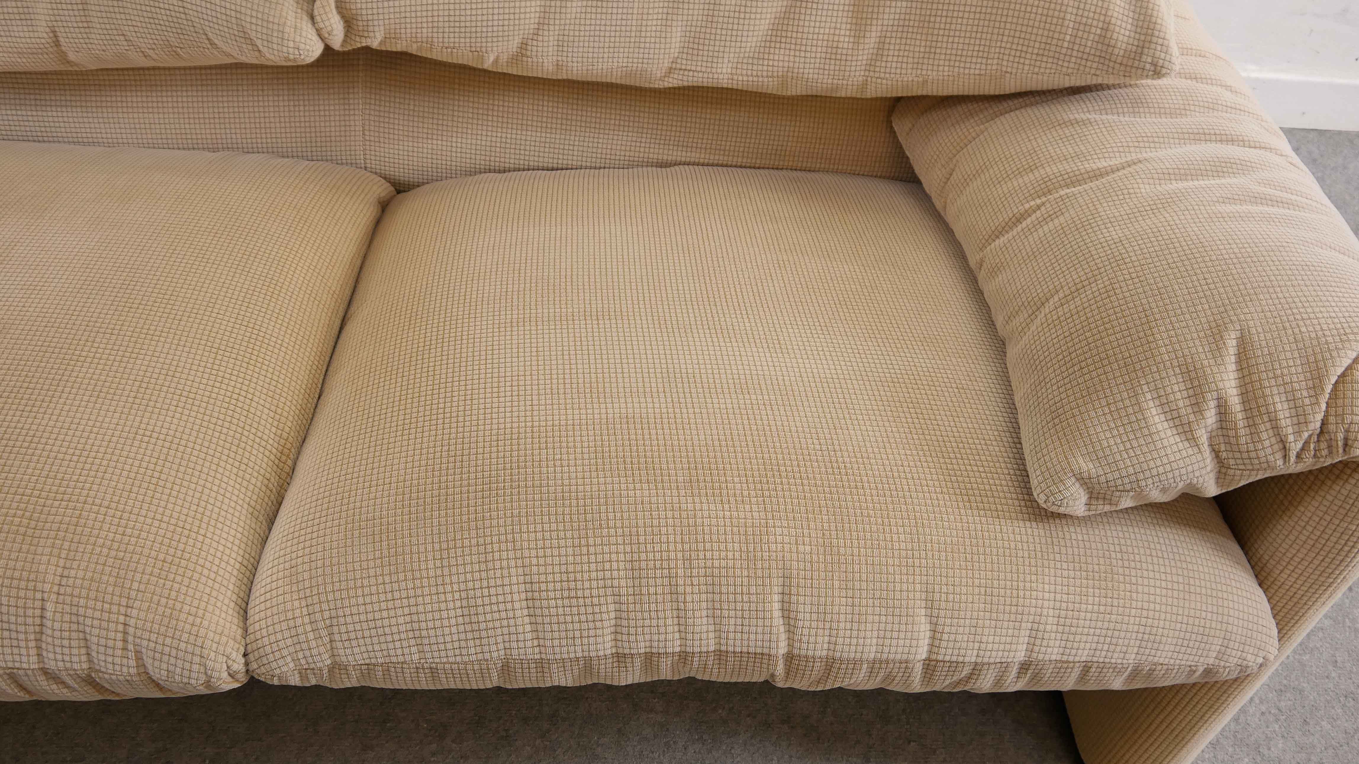 Maralunga 3-seat Sofa in beige by Vico Magistretti for Cassinaa, Italy
