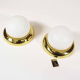 Paire d'appliques vintage en verre opalin et laiton par Kaiser