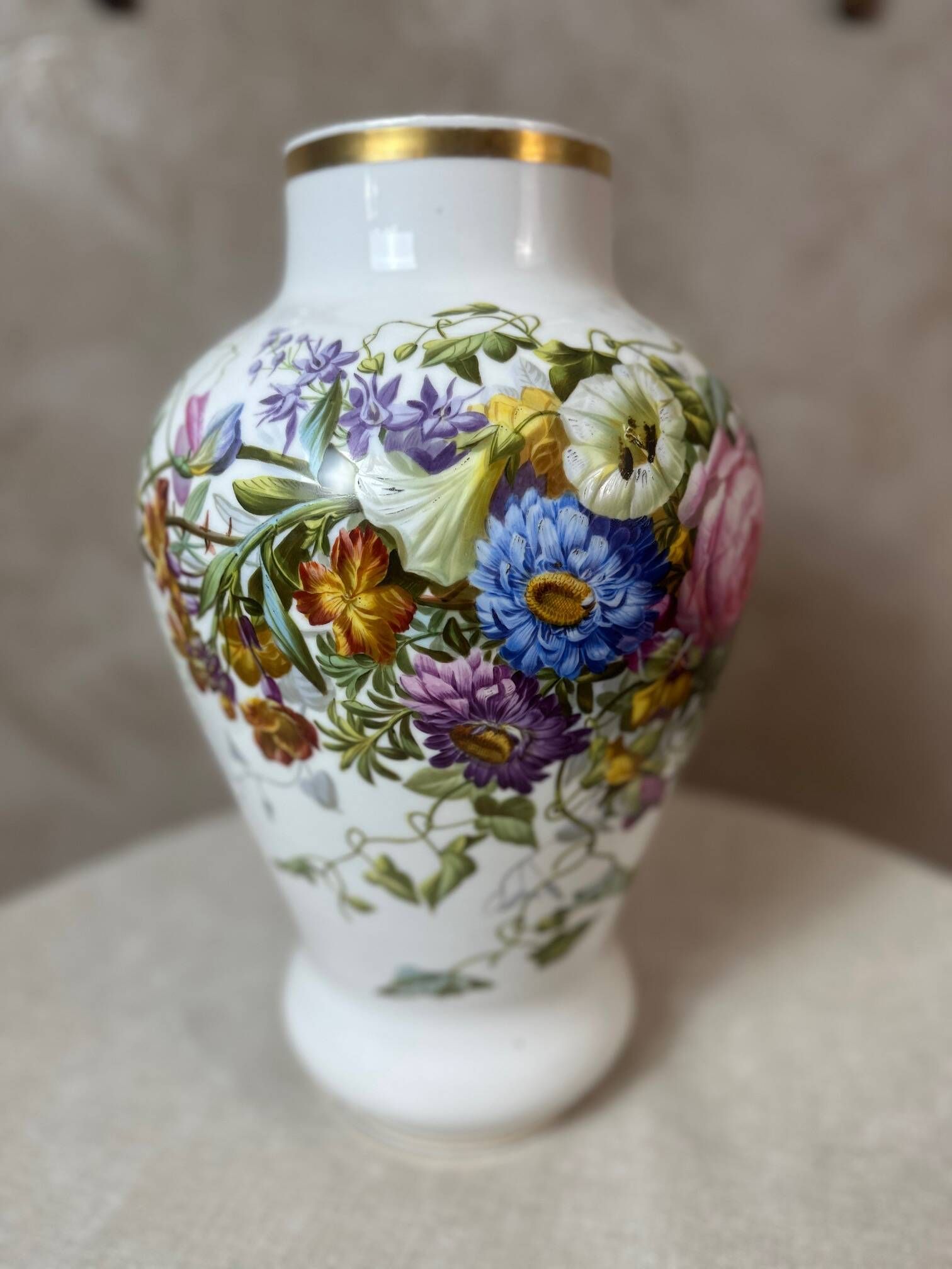 Pair of porcelain vases from Paris