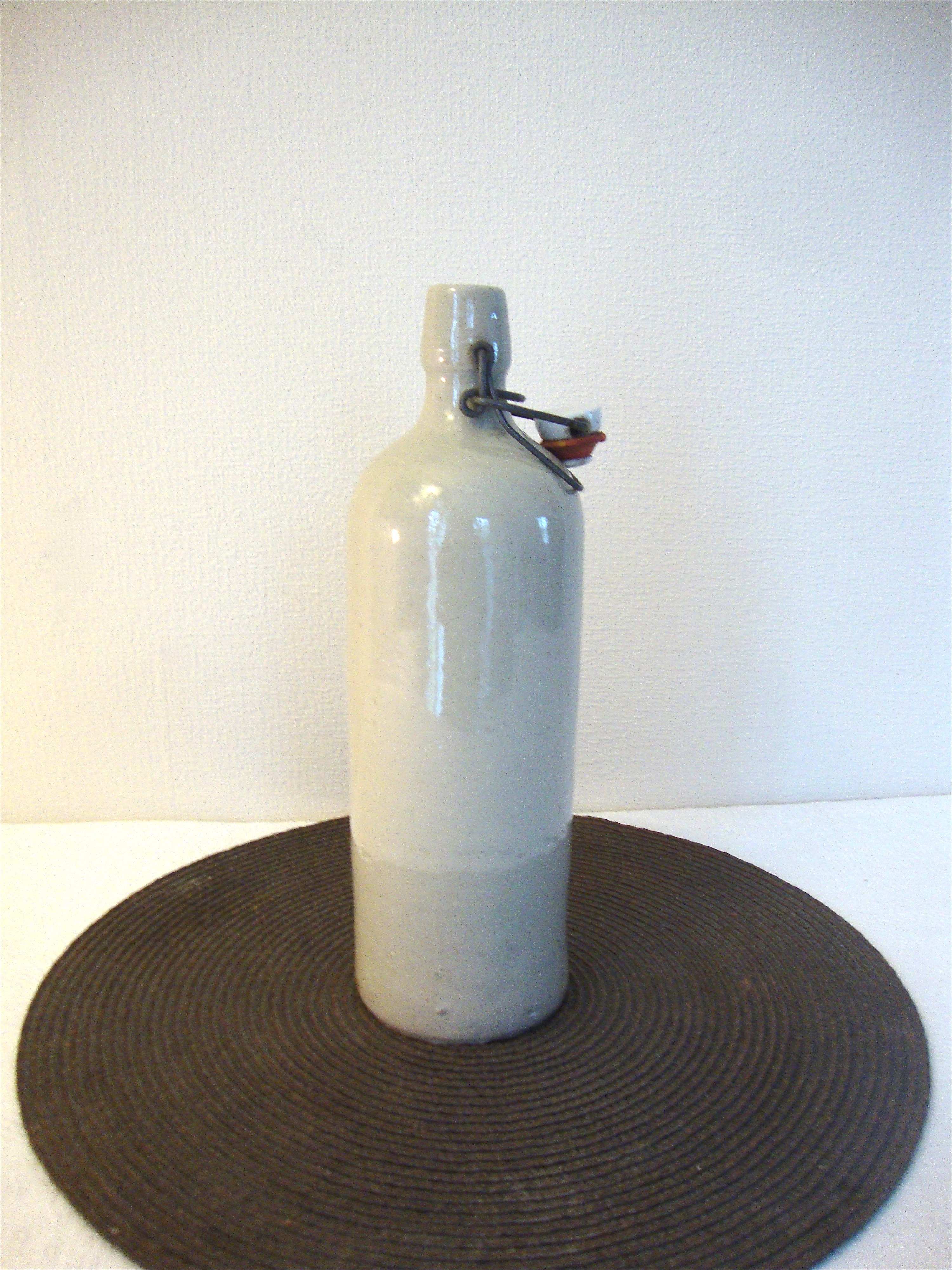 Light grey enamelled sandstone bottle