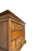 Elegant antique Italian chest of drawers, dating from the 20th century