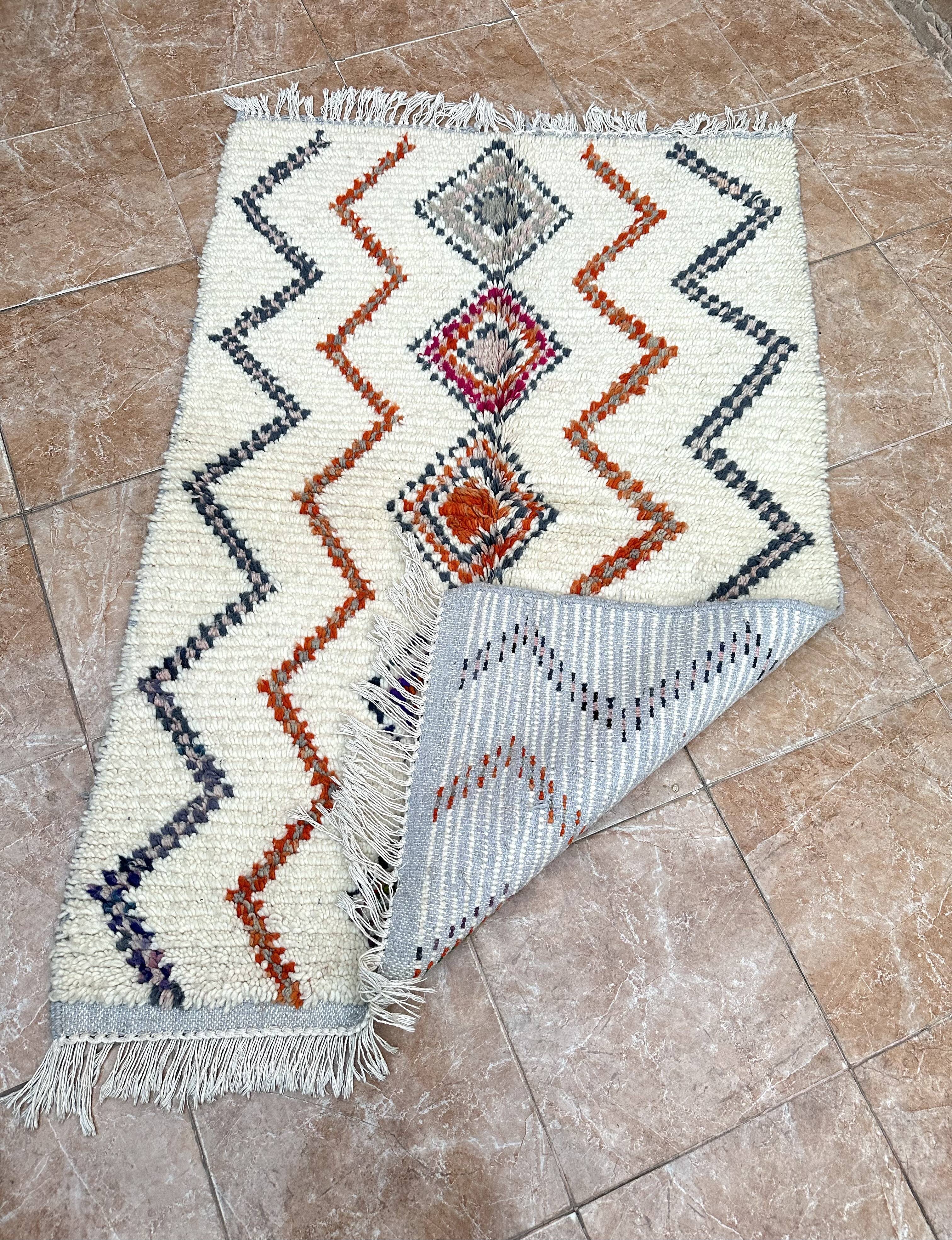 Azilal Moroccan wool rug, handmade: Berber pattern (150 x 96 cm)