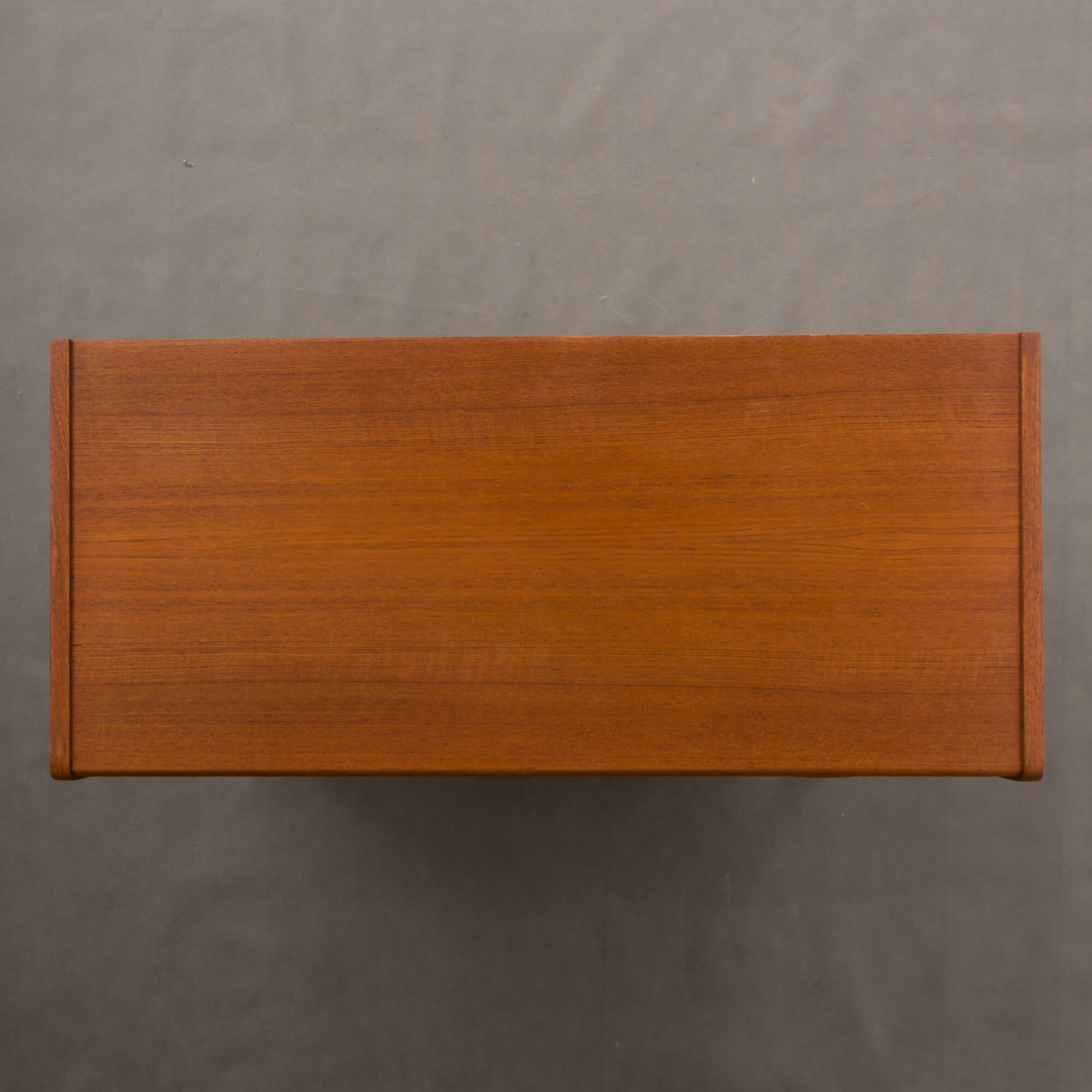 Dresser danish 3 drawers