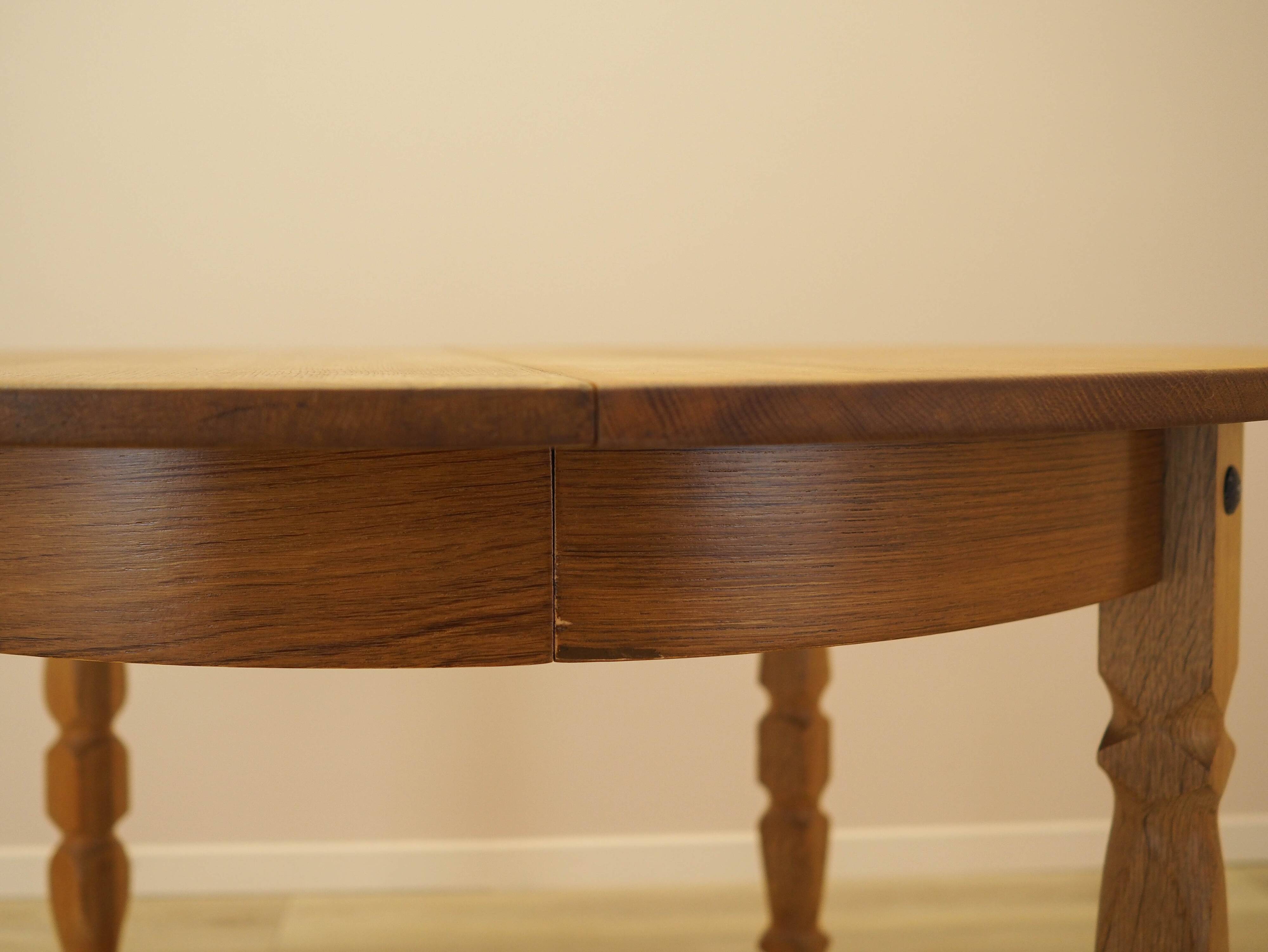 Round oak table, Danish design, 1960s, designer: Henning Kjærnulf