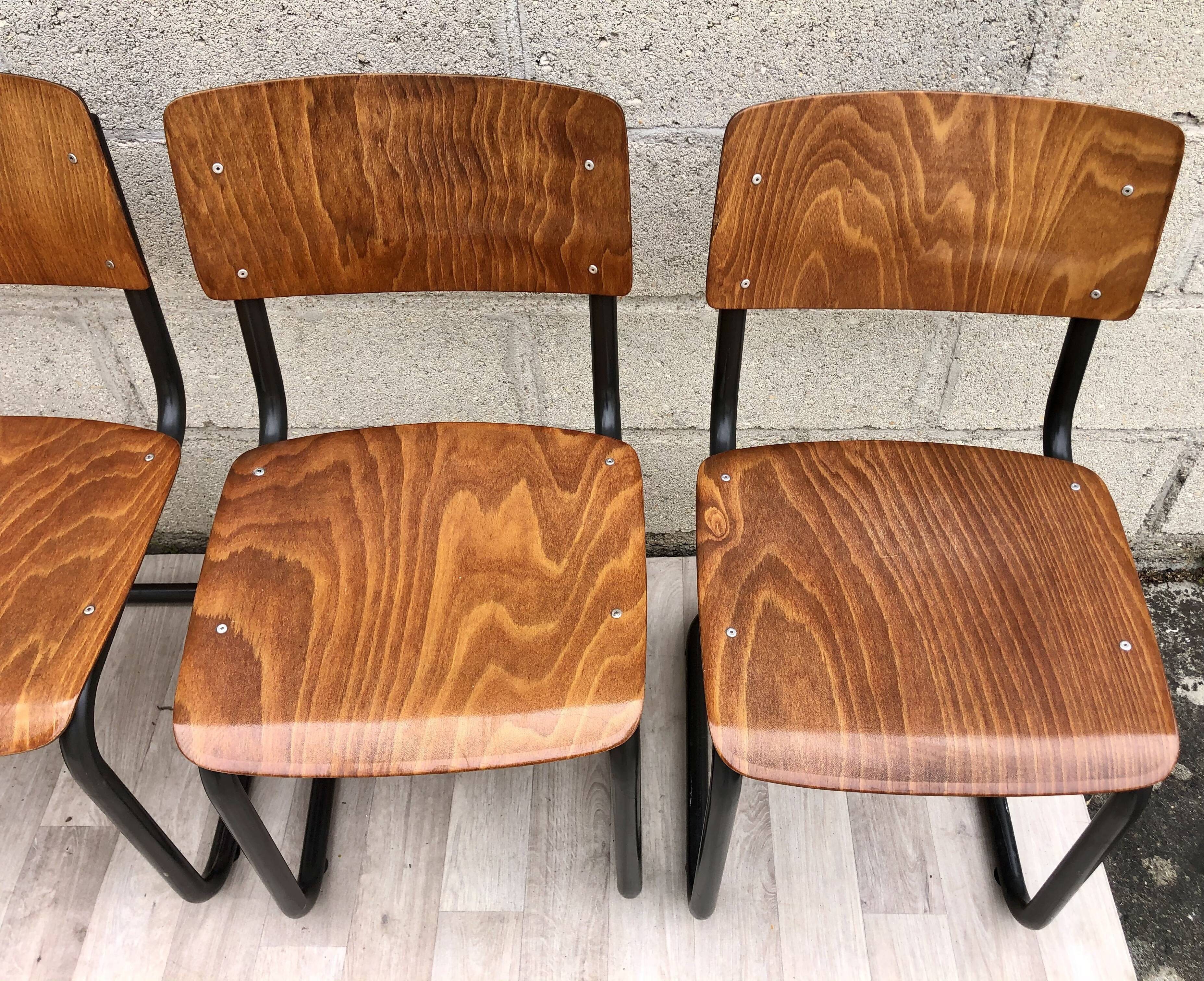 Lot de 4 chaises vintage Arhend Cantilever