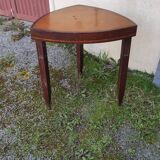 Stella triangular table