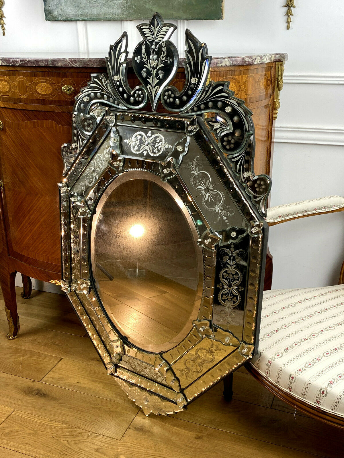 Early 20th century Venetian mirror made of bevelled glass engraved 123 x 73 cm