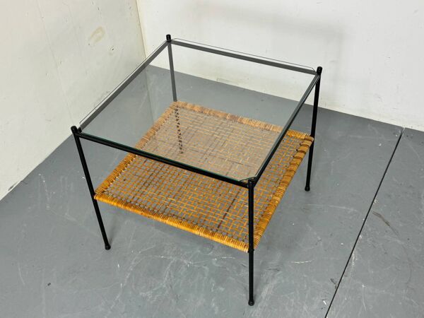 Table d'appoint ou table basse en rotin et verre de style danois moderniste du milieu du siècle