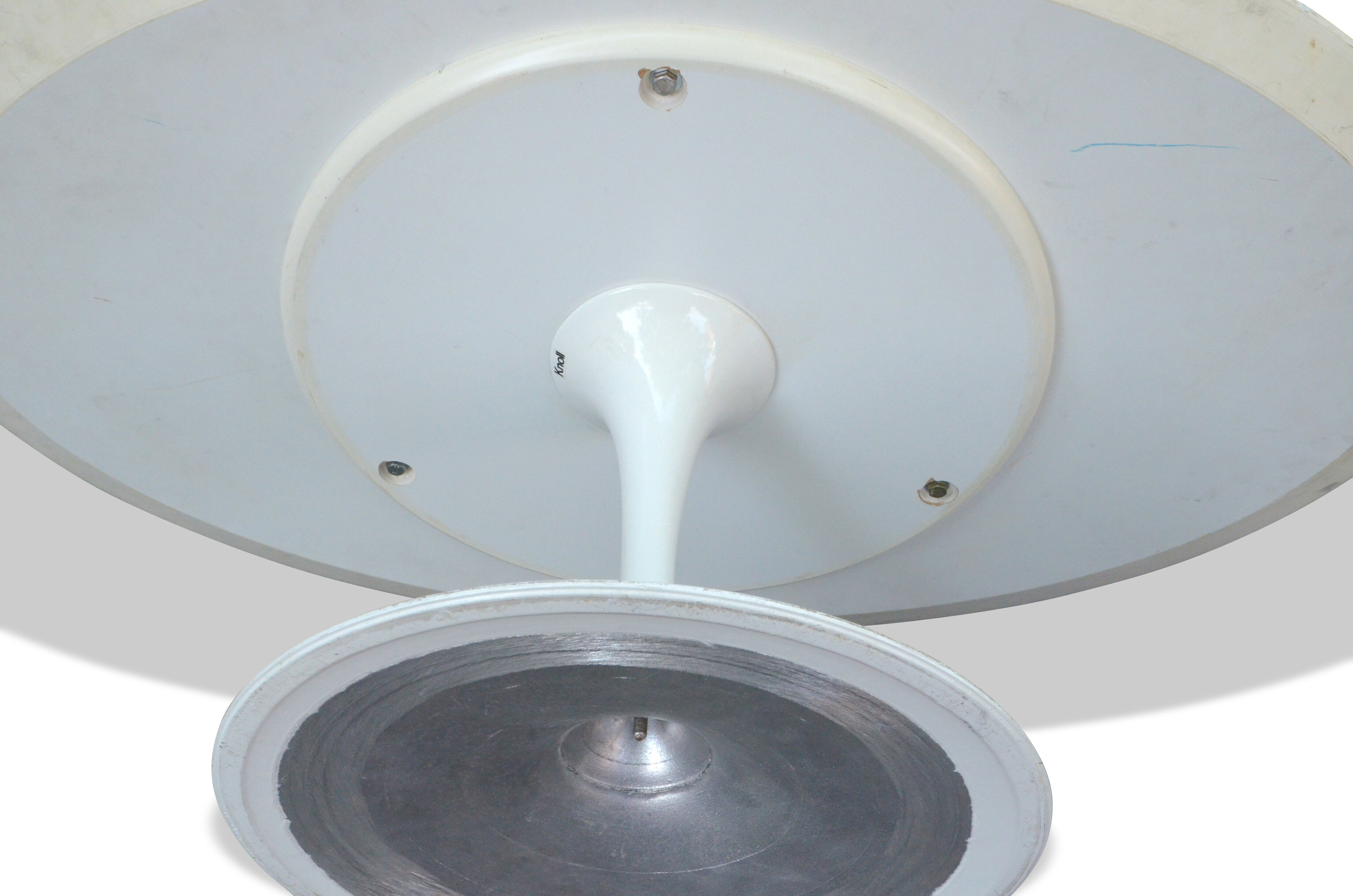 Eero Saarinen white coffee table "Tulip" Knoll edition