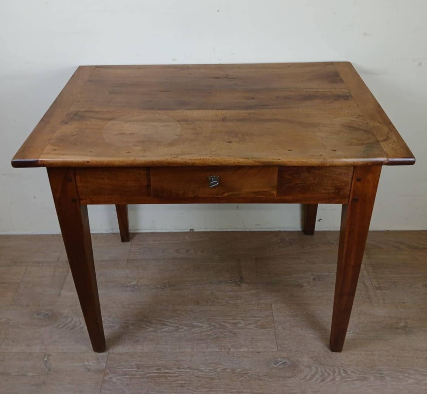 Directoire period desk table in solid walnut circa 1800