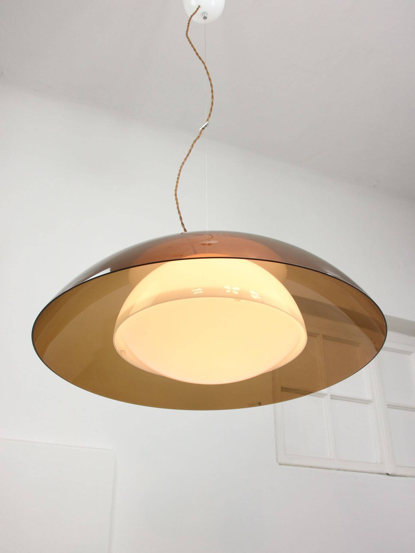 Lampe Space Age en forme d'ovni marron rare de Guzzini, années 1970