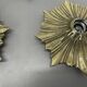 Ensemble de trois appliques murales en bronze sunburst brutalistes, Italie années 1950.