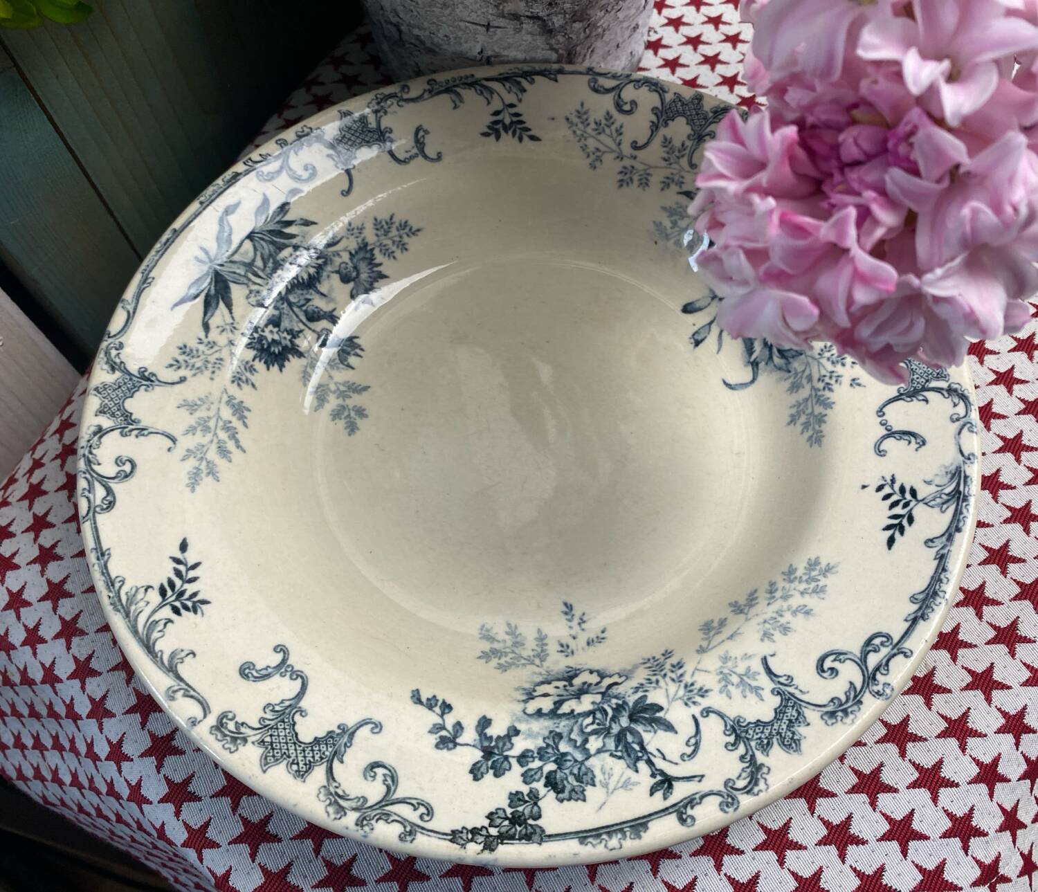 Deep plate stamped Choisy le Roi model Floréal