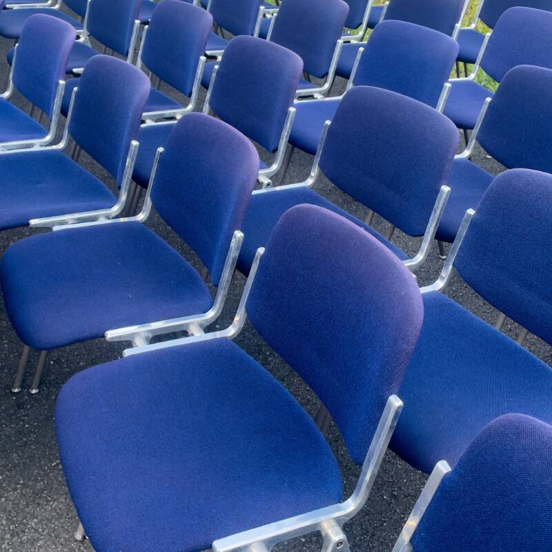Lot de 20 chaises DSC 106 bleues de Giancarlo Piretti pour Castelli.