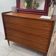 Vintage chest of drawers with 4 drawers and tapered legs by Simmob (1960s/1970s)