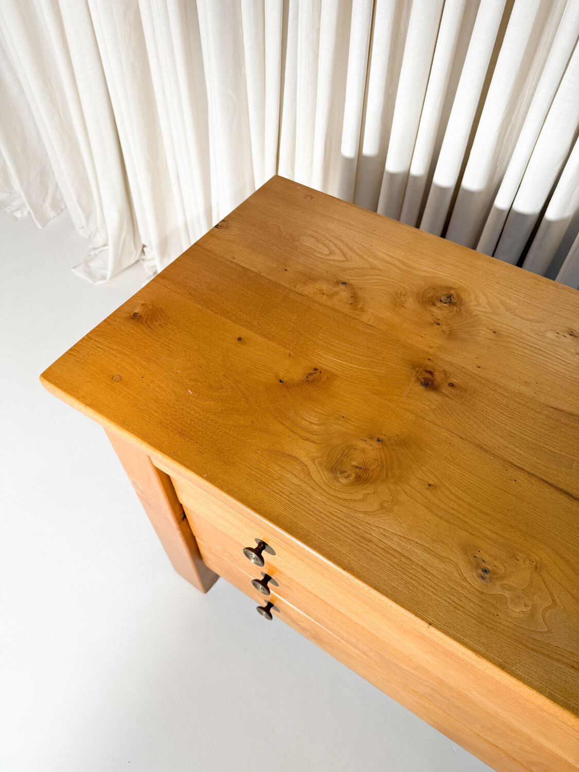 Elm chest of drawers